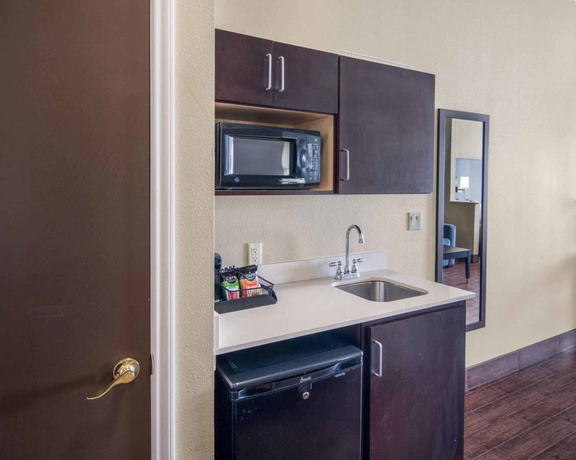 אודסה Comfort Suites מראה חיצוני תמונה