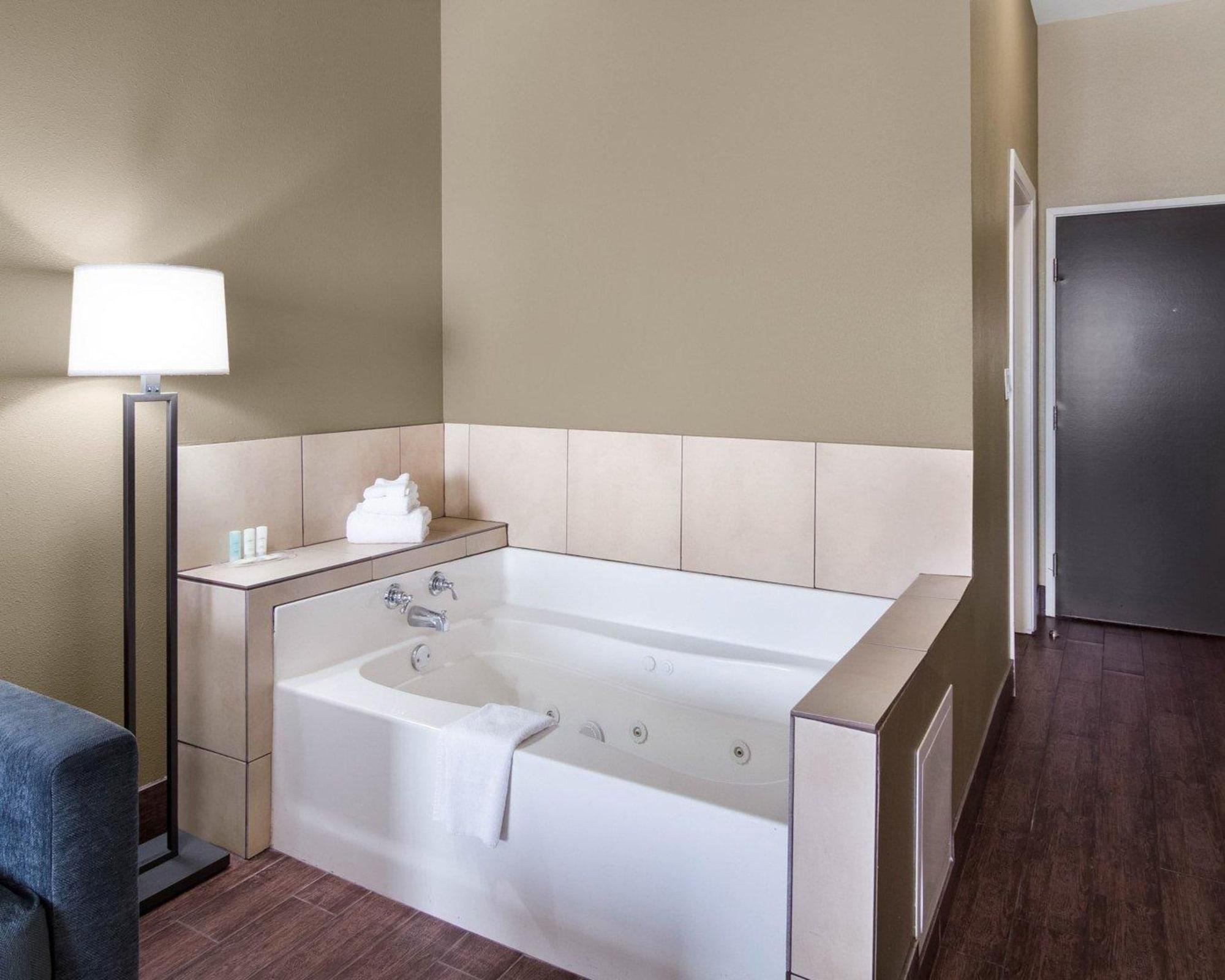 אודסה Comfort Suites מראה חיצוני תמונה