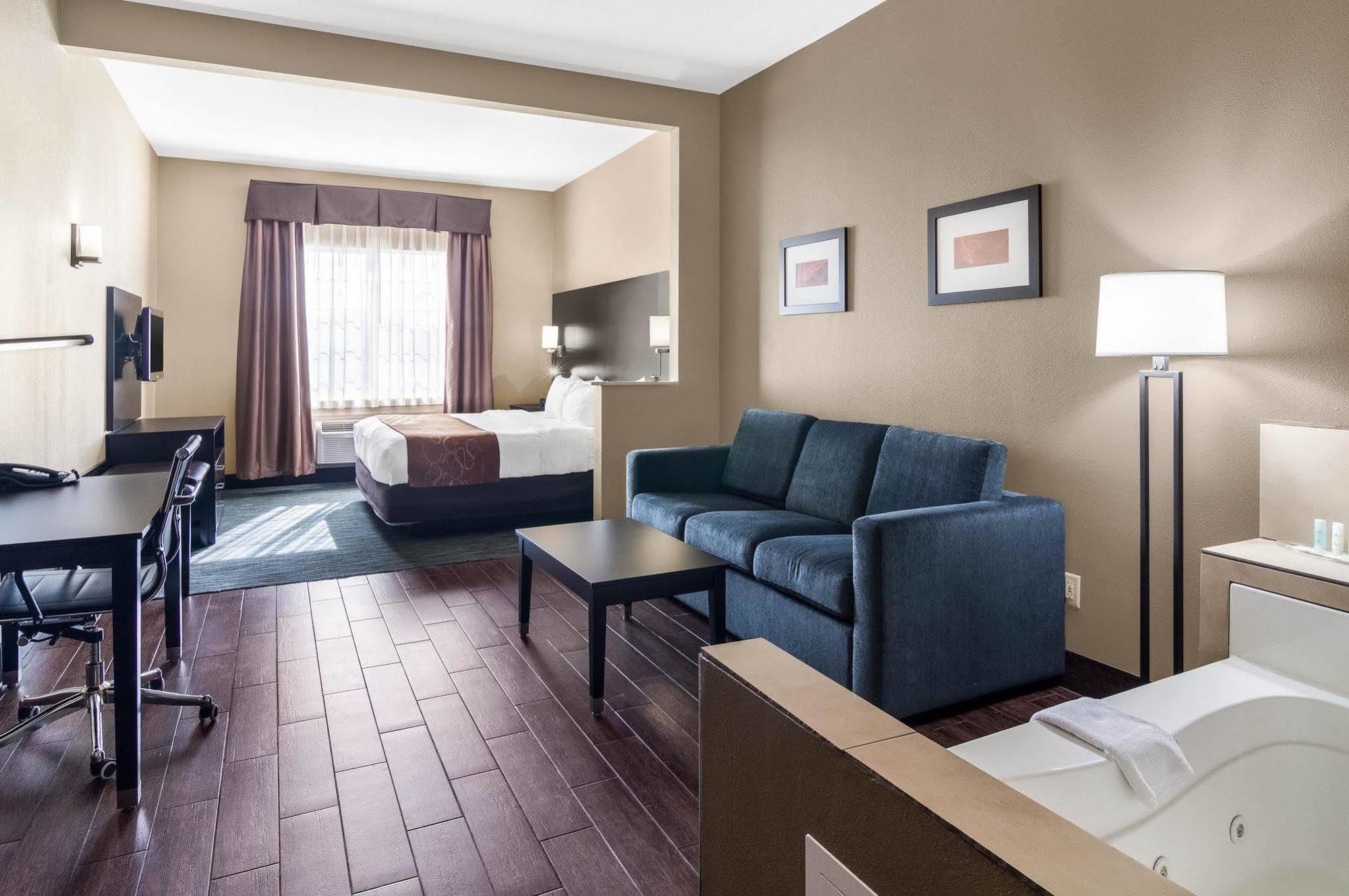 אודסה Comfort Suites מראה חיצוני תמונה