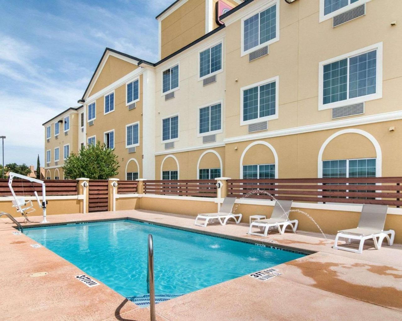 אודסה Comfort Suites מראה חיצוני תמונה